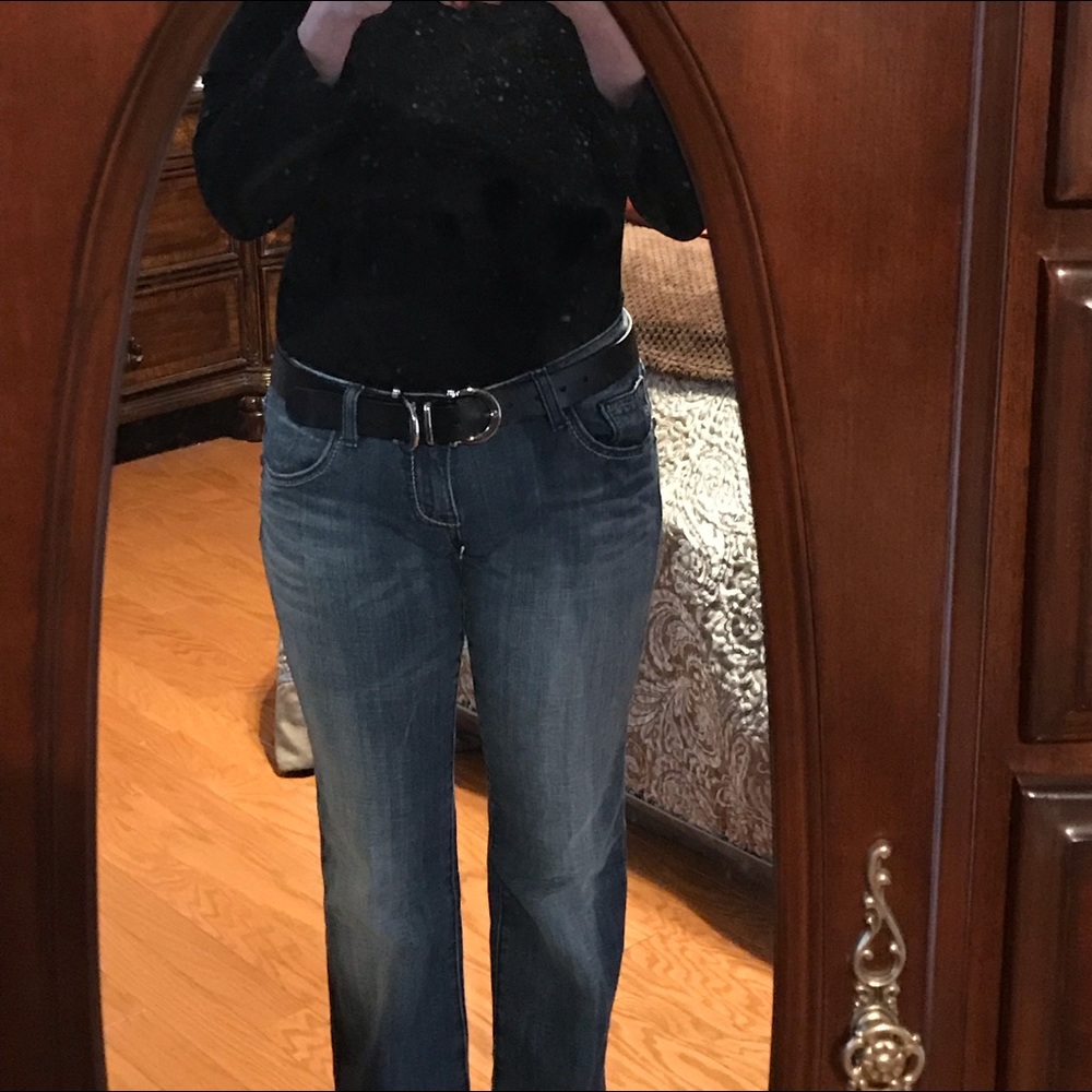 Express jeans in great fitting in sizes 6.